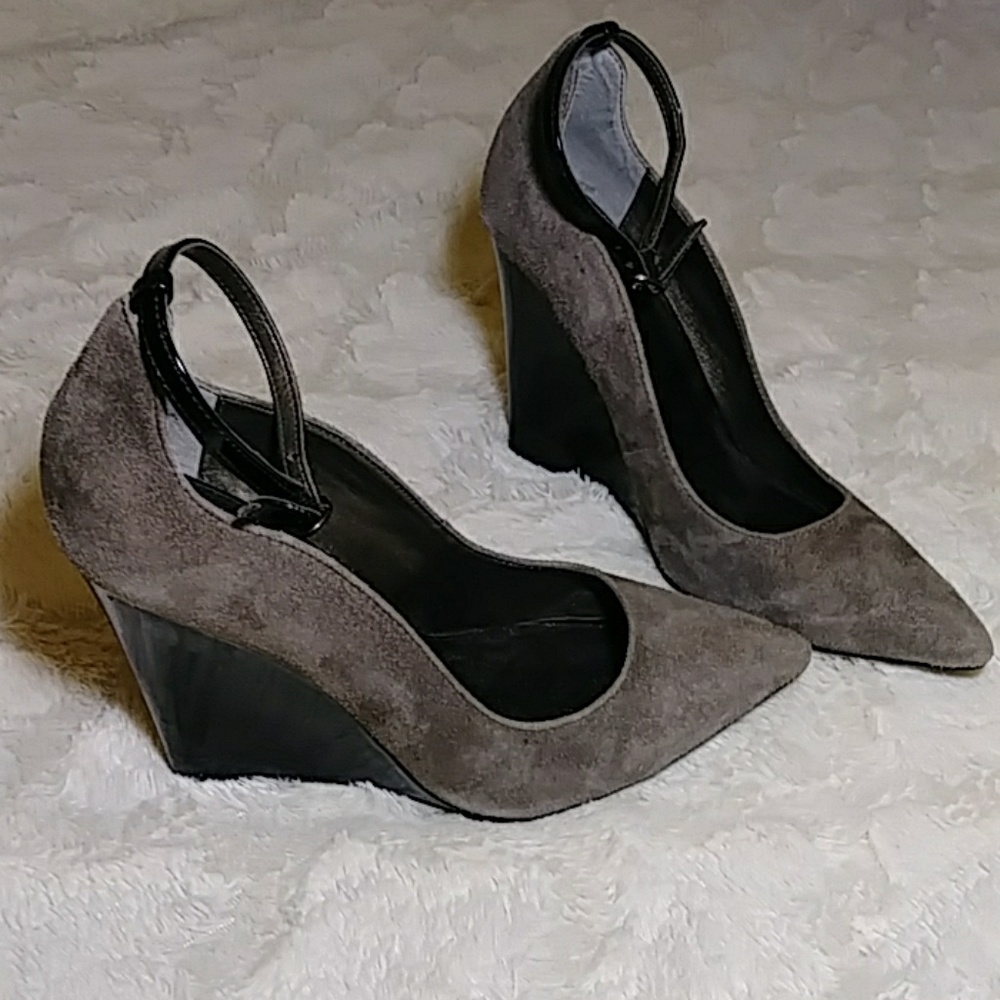Levity wedge pumps